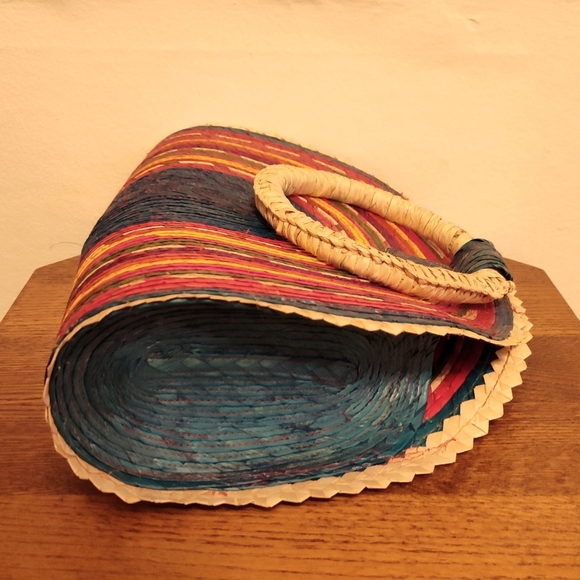 Rainbow 🌈 Straw Purse w Circular Handles. - Picture 5 of 11